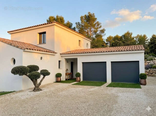 Maison à VENTABREN