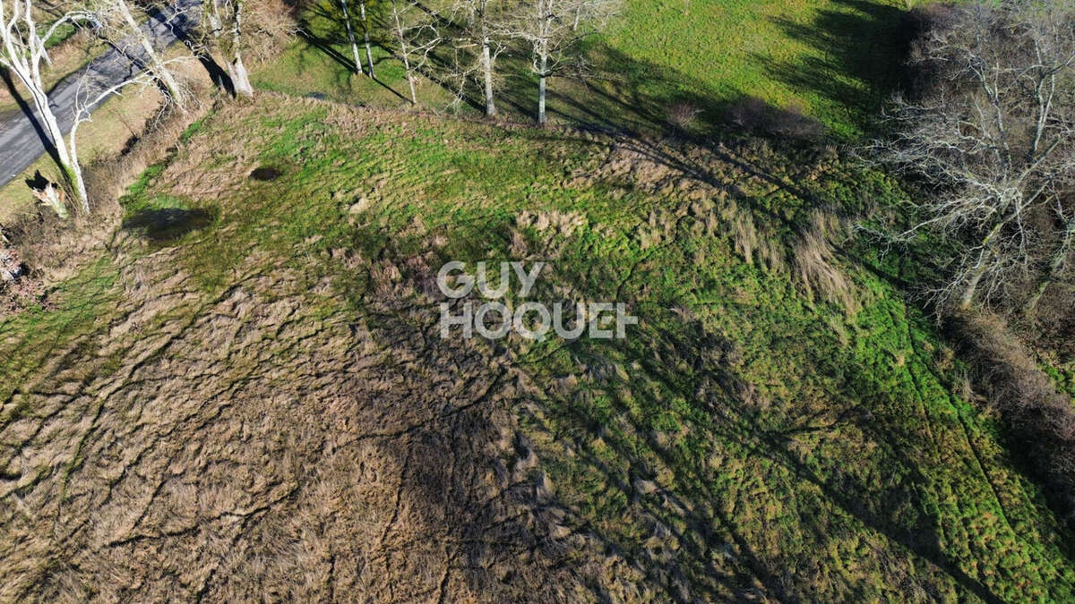 Terrain à LA NOCLE-MAULAIX