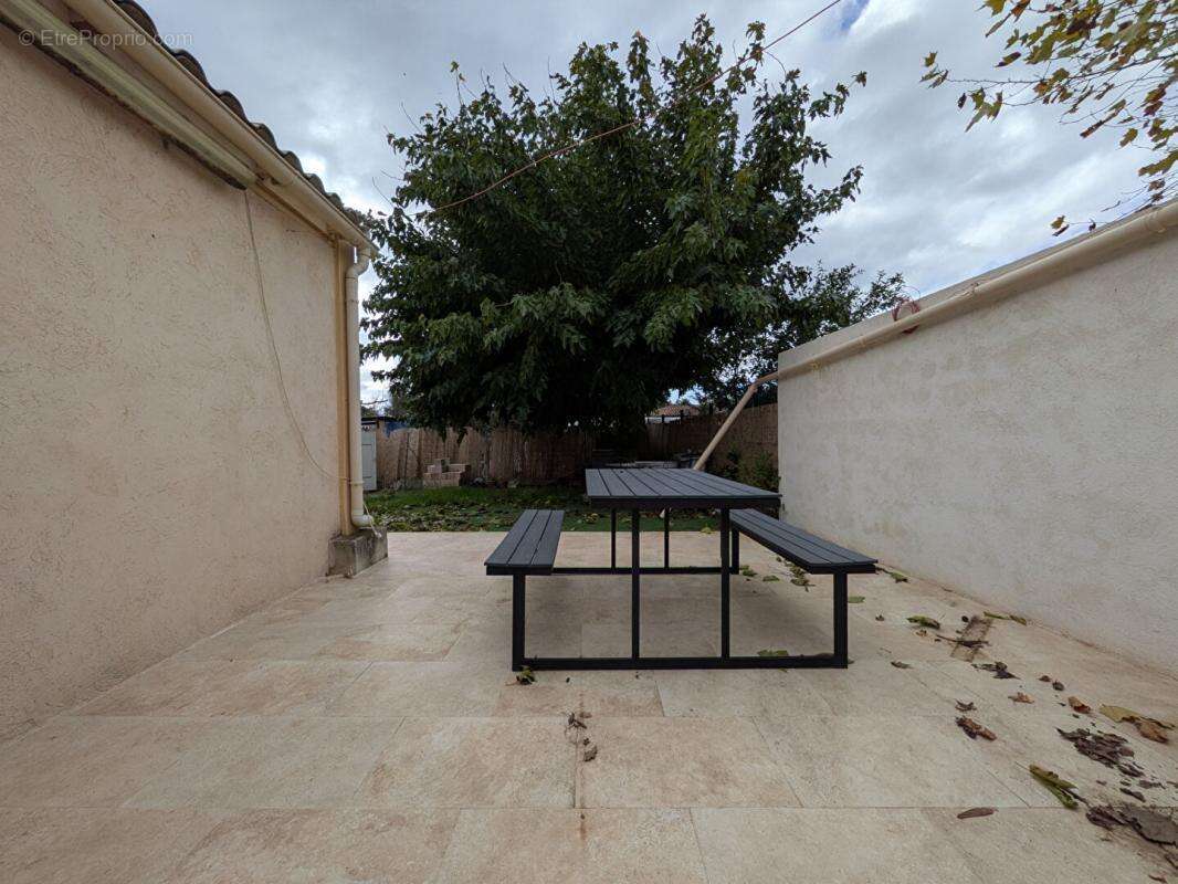 Terrain Hyeres 300 m2 Non constructible avec électricité solaire, forage et fosse sceptique Habitation légère - photo 2