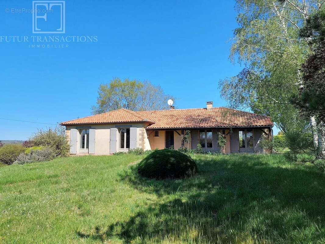 Maison à CHAMPAGNAC-DE-BELAIR