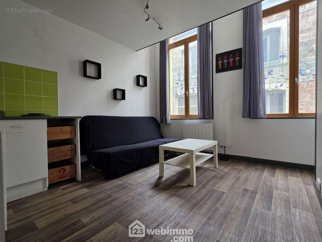 Pièce de vie lumineuse de 12m²