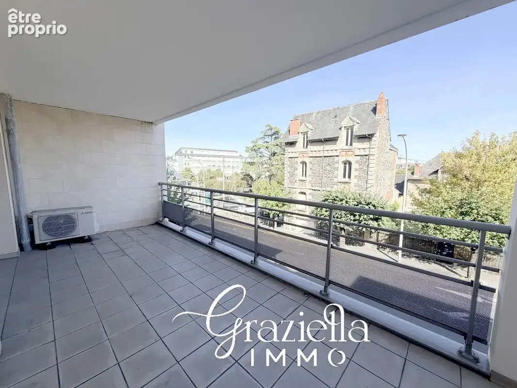Appartement T2 avec grande terrasse et garage quartier lycées, collèges et gare - photo 2