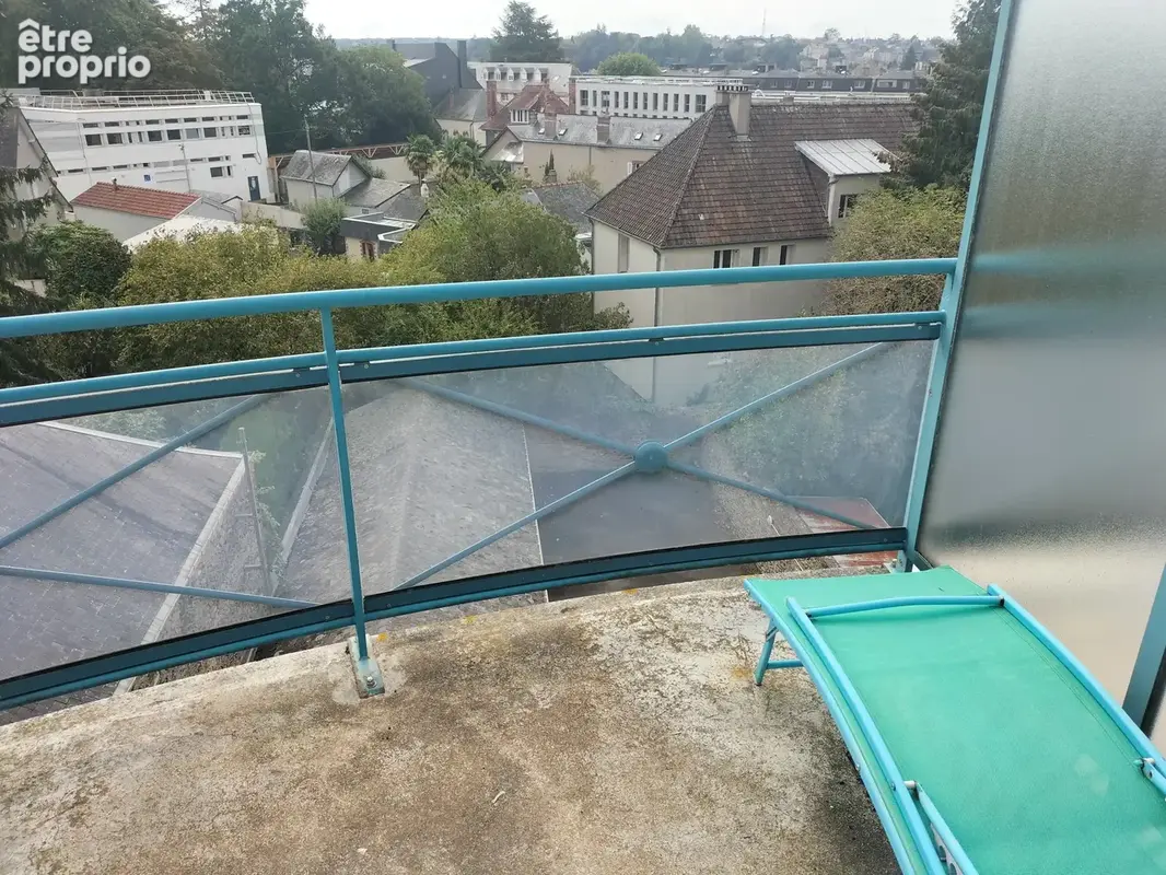 LAVAL Gare, bel appartement d'environ 55m2 au dernier étage avec ascenseur - photo 6