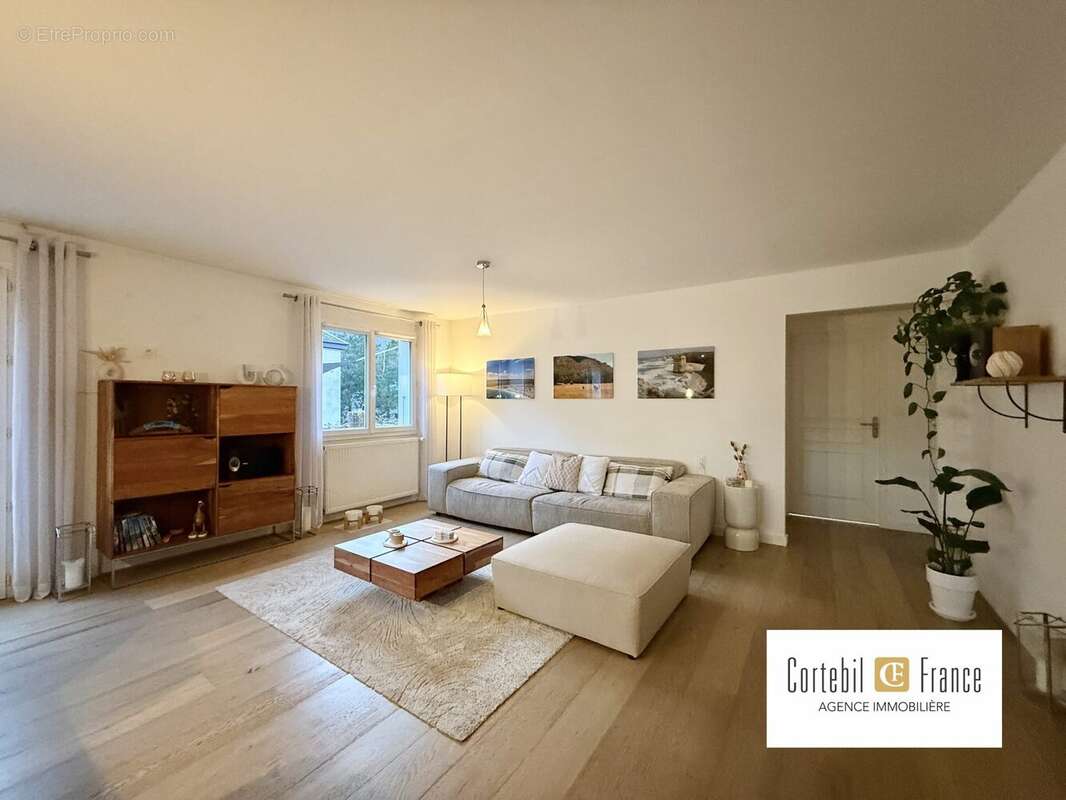 Appartement à MONNETIER-MORNEX