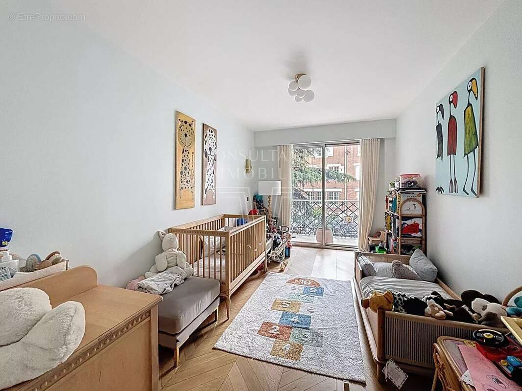 Appartement à PARIS-16E