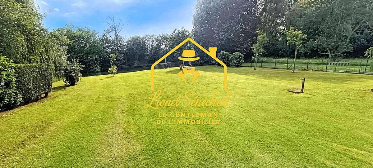 Terrain de loisirs de plus de 1 200 m2 avec un préau sur une dalle en dur, un abri de jardin et un accès direct à la rivière - photo 2