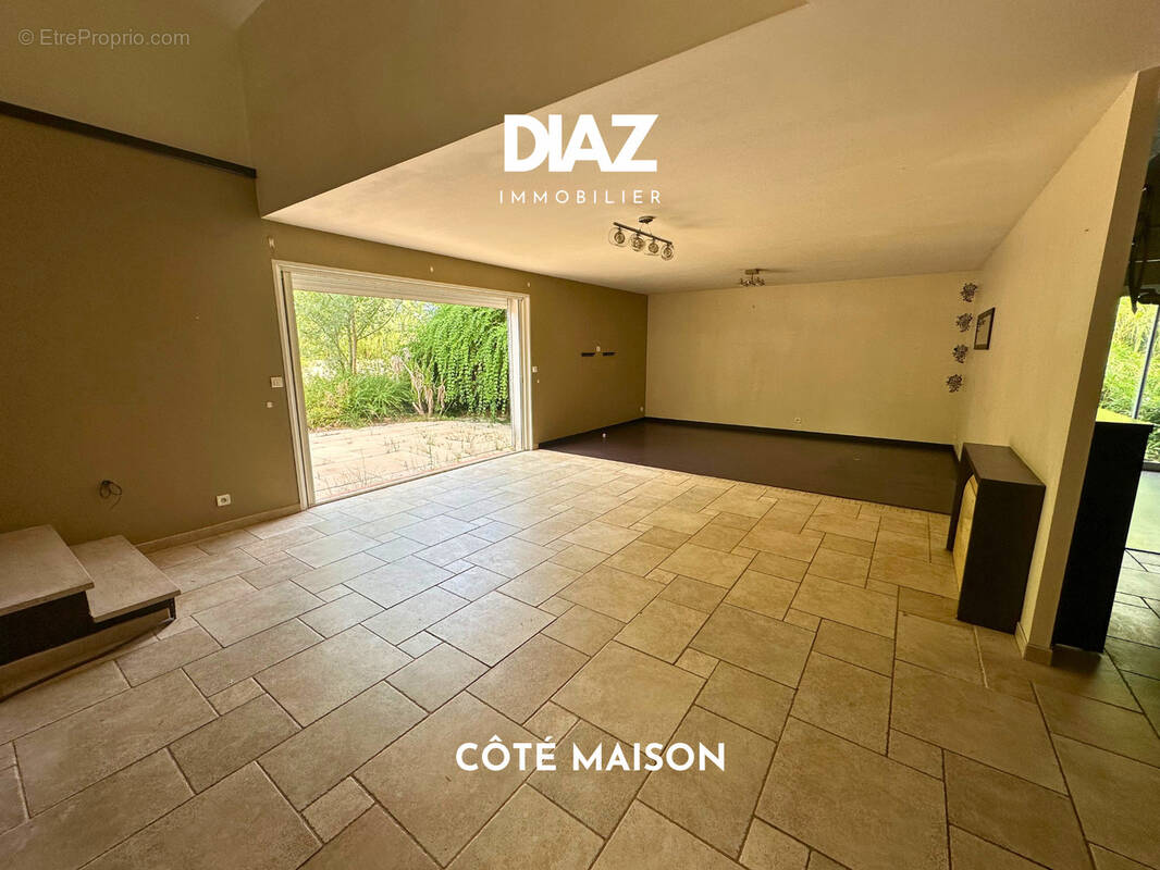 Maison à MONTBAZIN