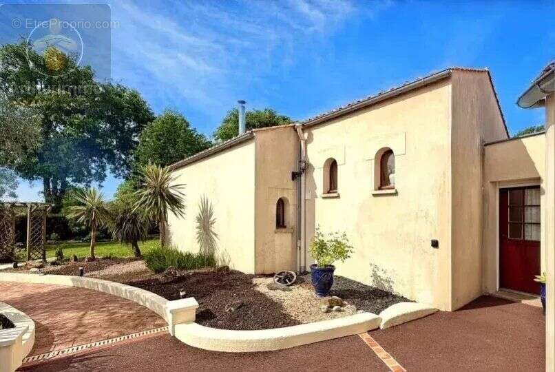 Maison à LEGE