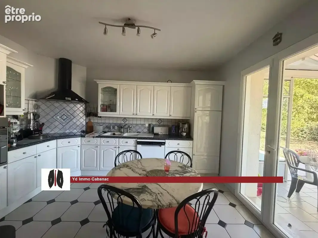 Maison 4 chambres avec beau terrain et piscine - photo 5