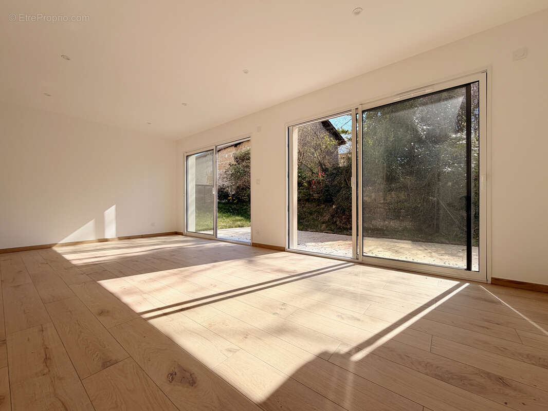 Maison à SEREZIN-DE-LA-TOUR