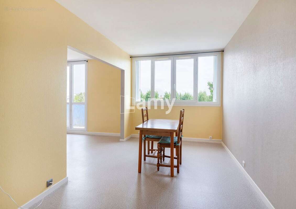 Appartement à SAINT-MICHEL-SUR-ORGE