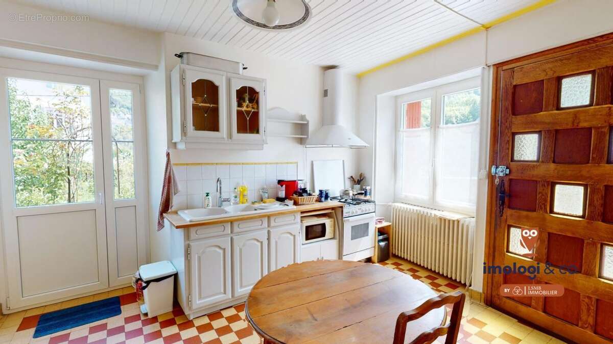 Maison à MOUTHIER-HAUTE-PIERRE