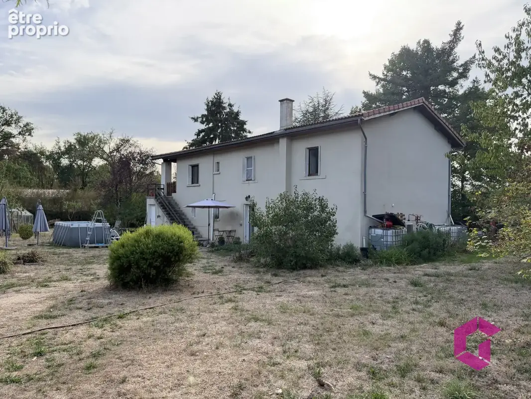 A 10 minutes de Billom, maison rénovée avec plus de 8 000m2 de terrain - photo 3