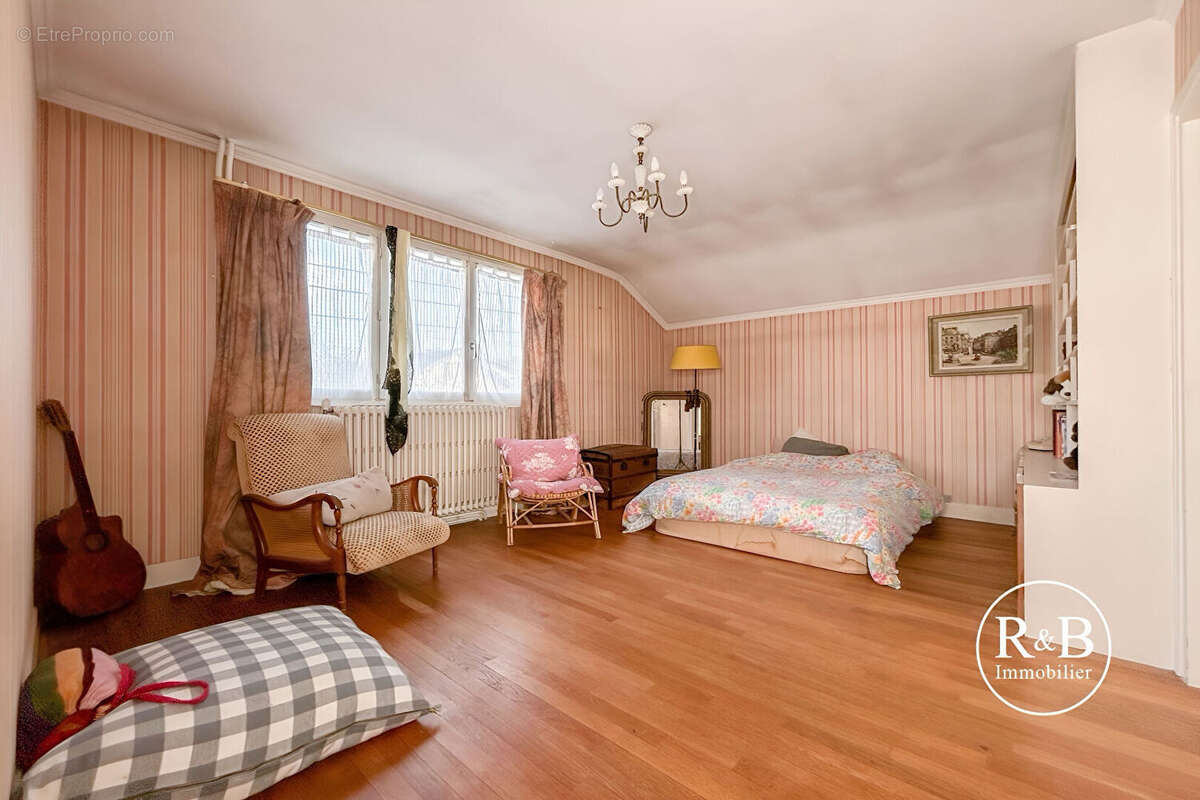 Maison à LES CLAYES-SOUS-BOIS