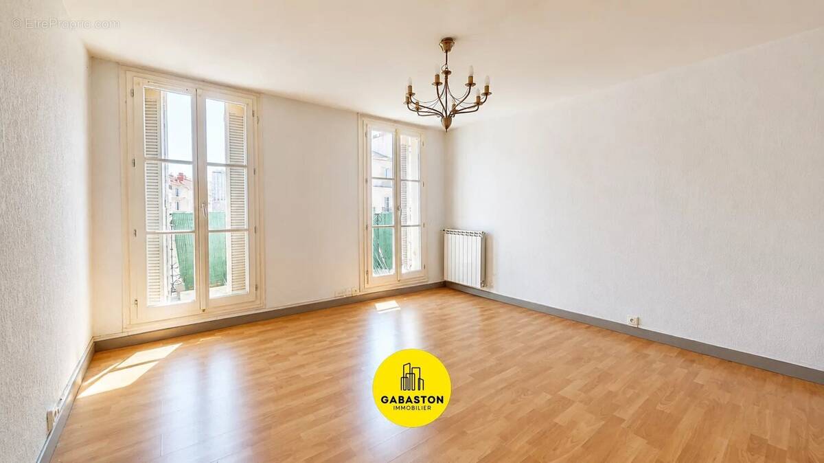 Appartement à MARSEILLE-2E