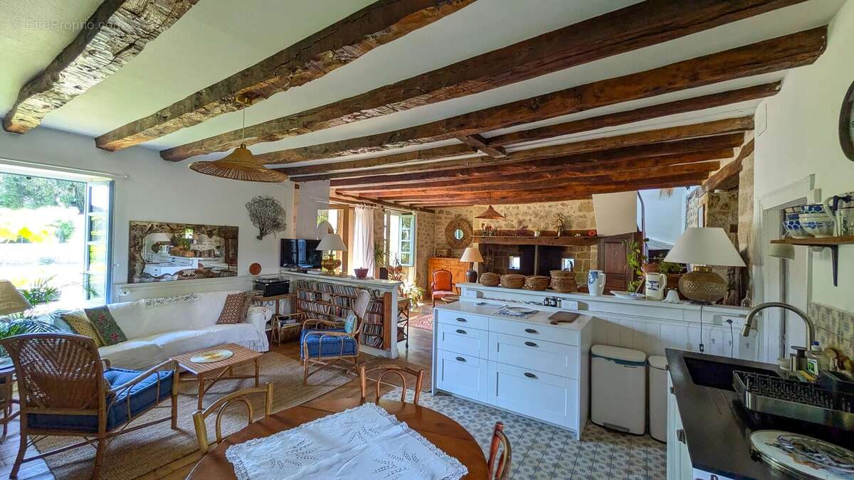 Maison à LAROQUEBROU