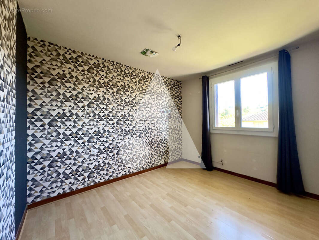 Maison à BAGNAC-SUR-CELE