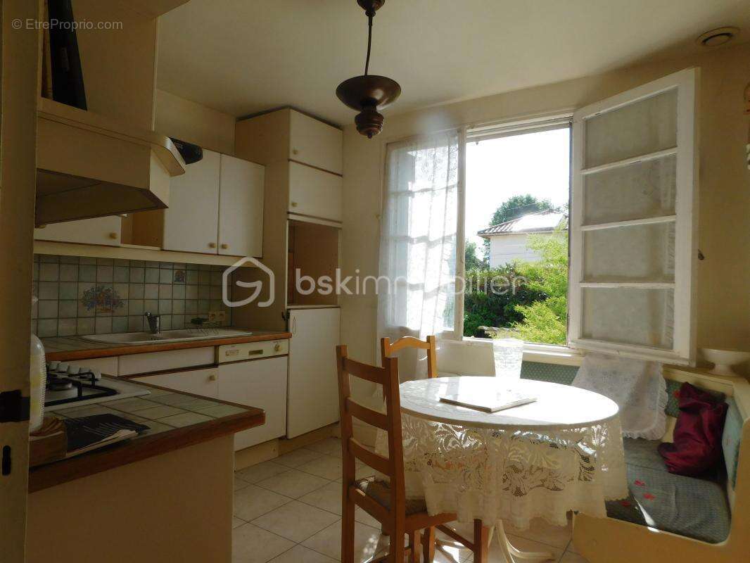 A SAISIR Maison familiale de 120 m² avec dépendance – Fort potentiel d'aménagement – Villeneuve-sur-Lot (Rive Droite) - photo 7
