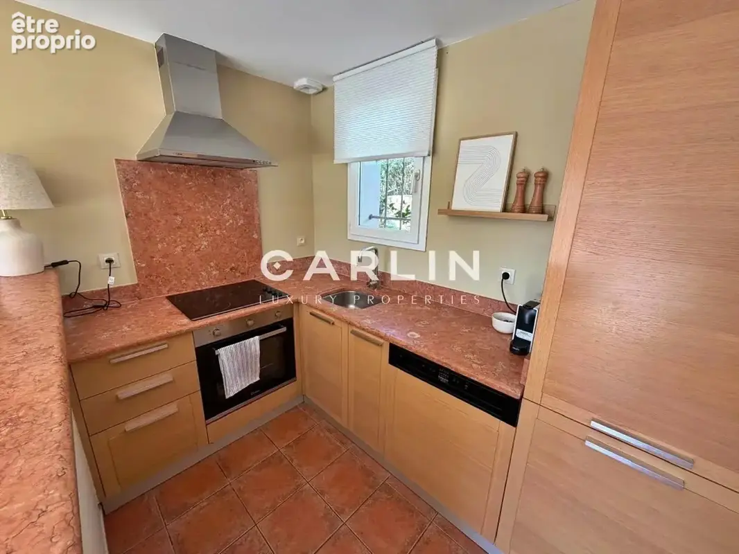 Appartement rénové avec terrasse et vue sur collines - photo 4