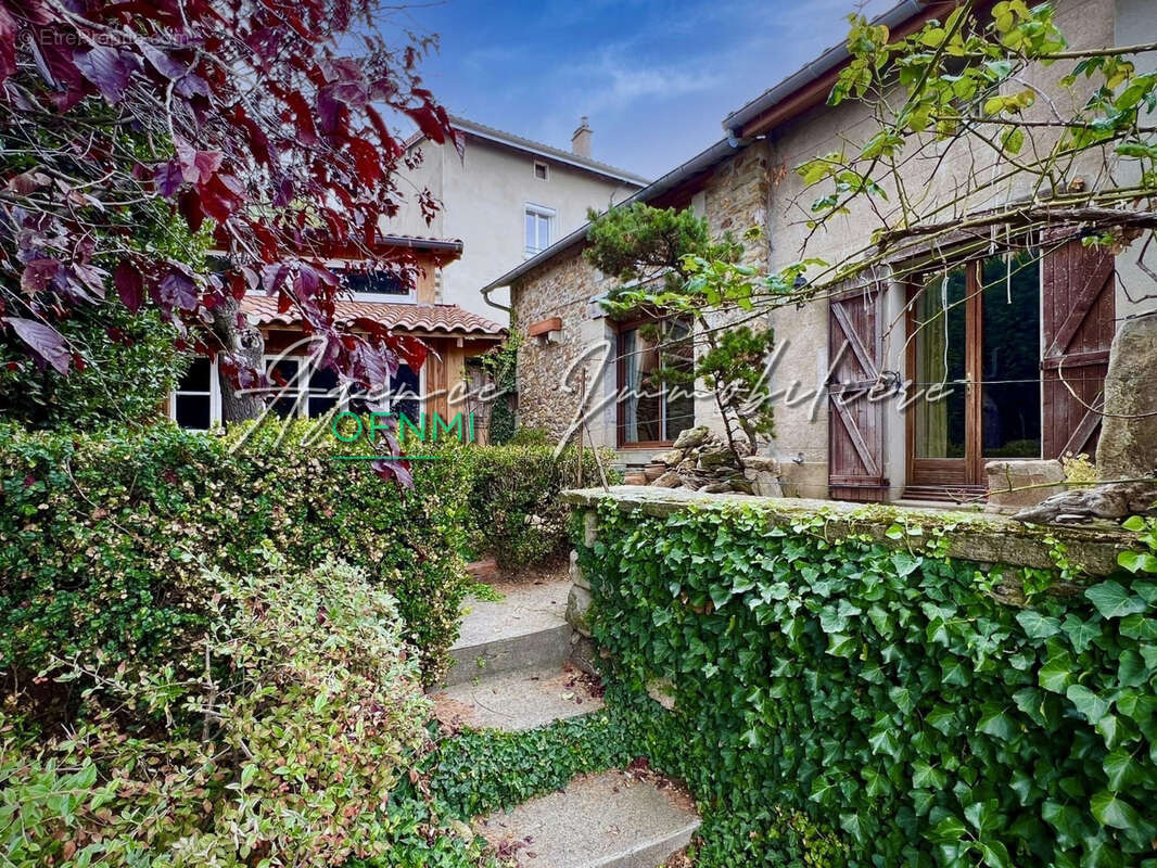 Maison à LA TOUR-EN-JAREZ