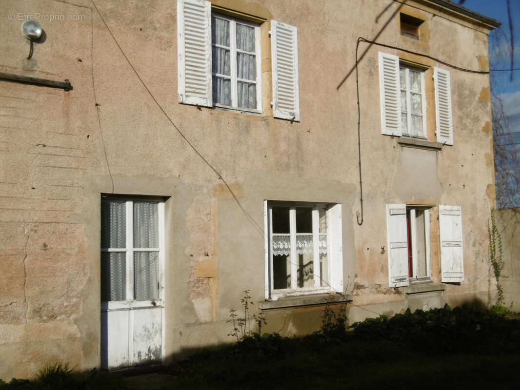 Maison à SAINT-CHRISTOPHE-EN-BRIONNAIS