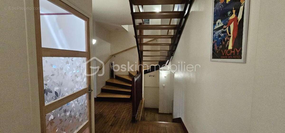 *** Maison de ville de 120 m² – 3 Chambres -  Centre historique de CUSSET avec garage*** - photo 8