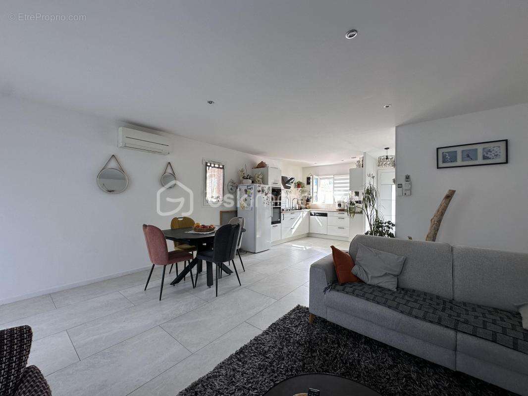 Maison à MONTELIMAR