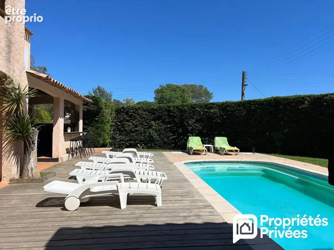 Villa 5 pièces avec piscine, terrasse et pool house - photo 3