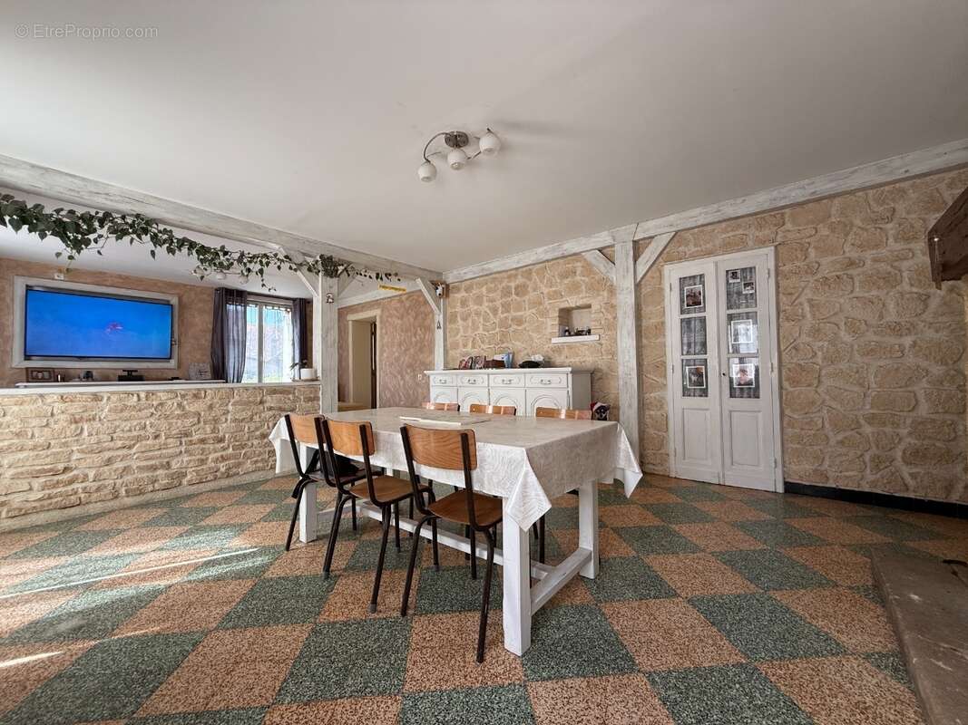 Maison à PRESSIGNAC-VICQ