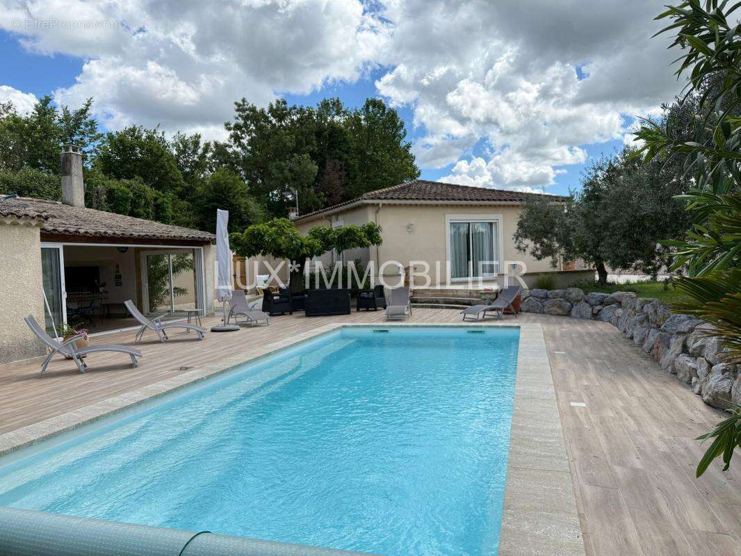 Noves - villa d'architecte, piscine pool-house, centre calme - photo 3