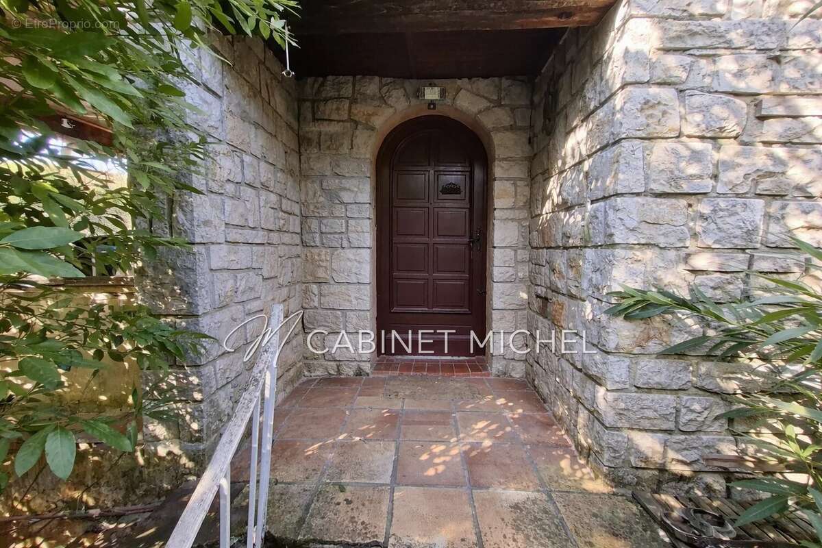 Maison à ROQUEFORT-LES-PINS
