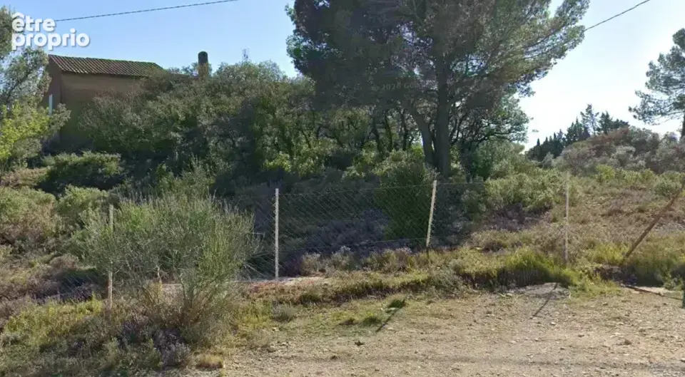 Terrain 560 m² à Villeneuve-Les-Avignon  - photo 2