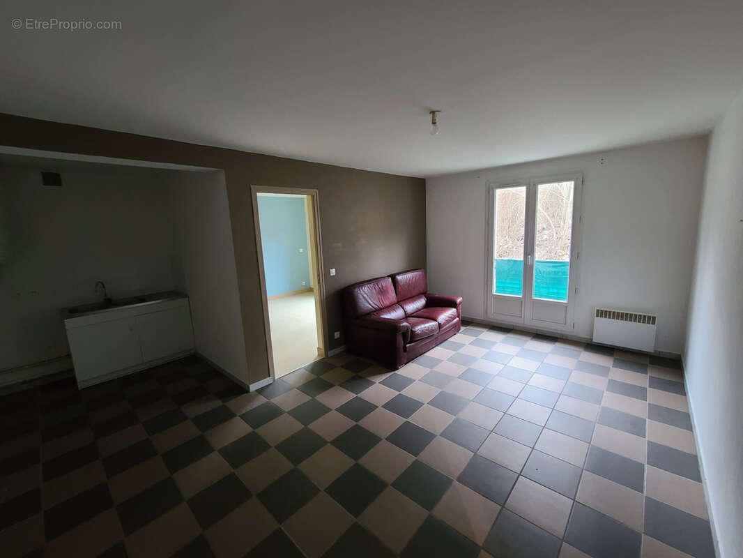 Appartement à NANTEAU-SUR-LUNAIN