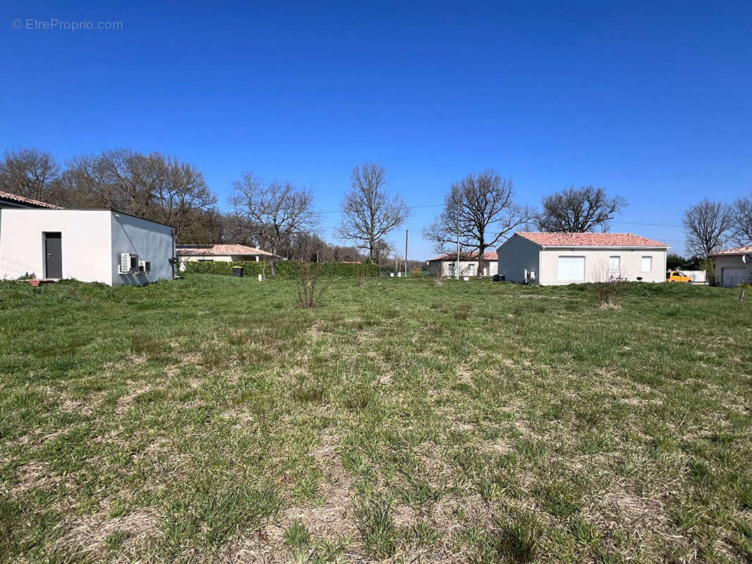 Terrain à ALBEFEUILLE-LAGARDE