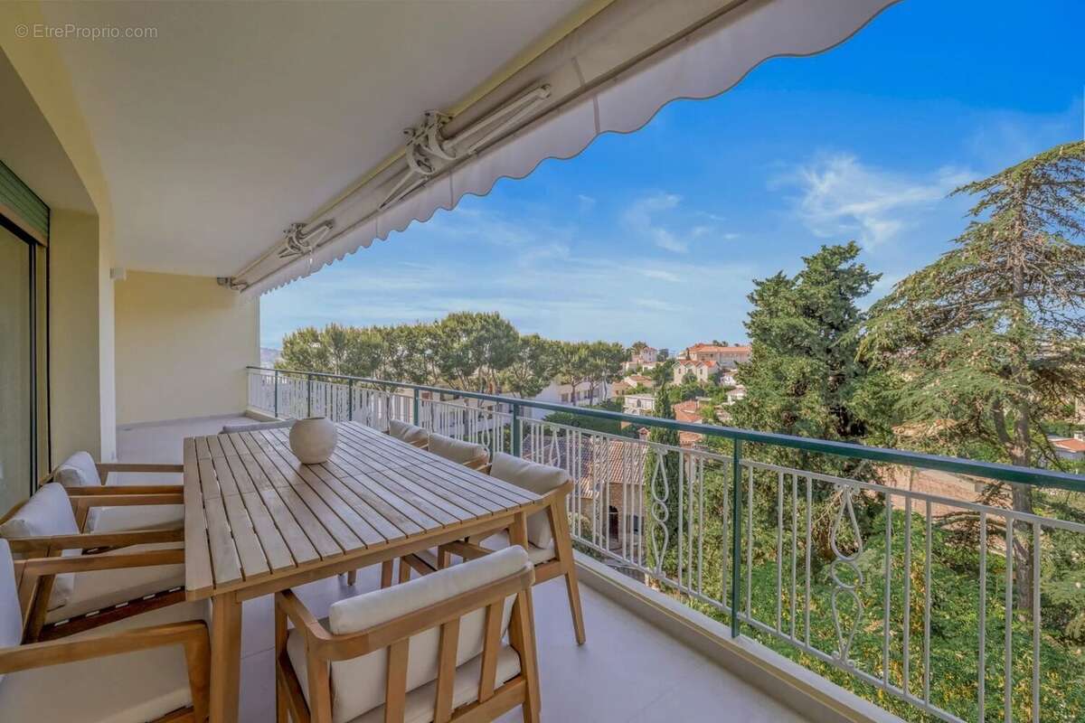 Appartement à LE CANNET