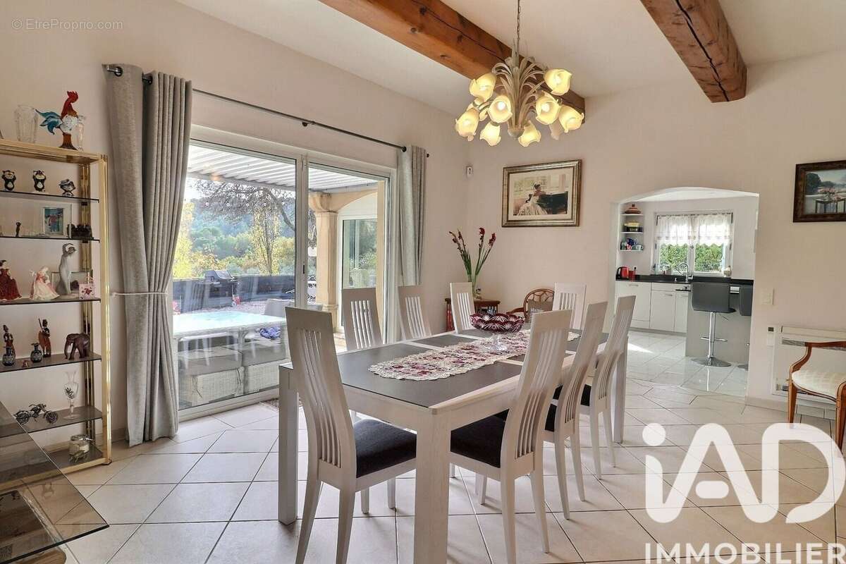 Maison 187 m² à Cotignac  - photo 7