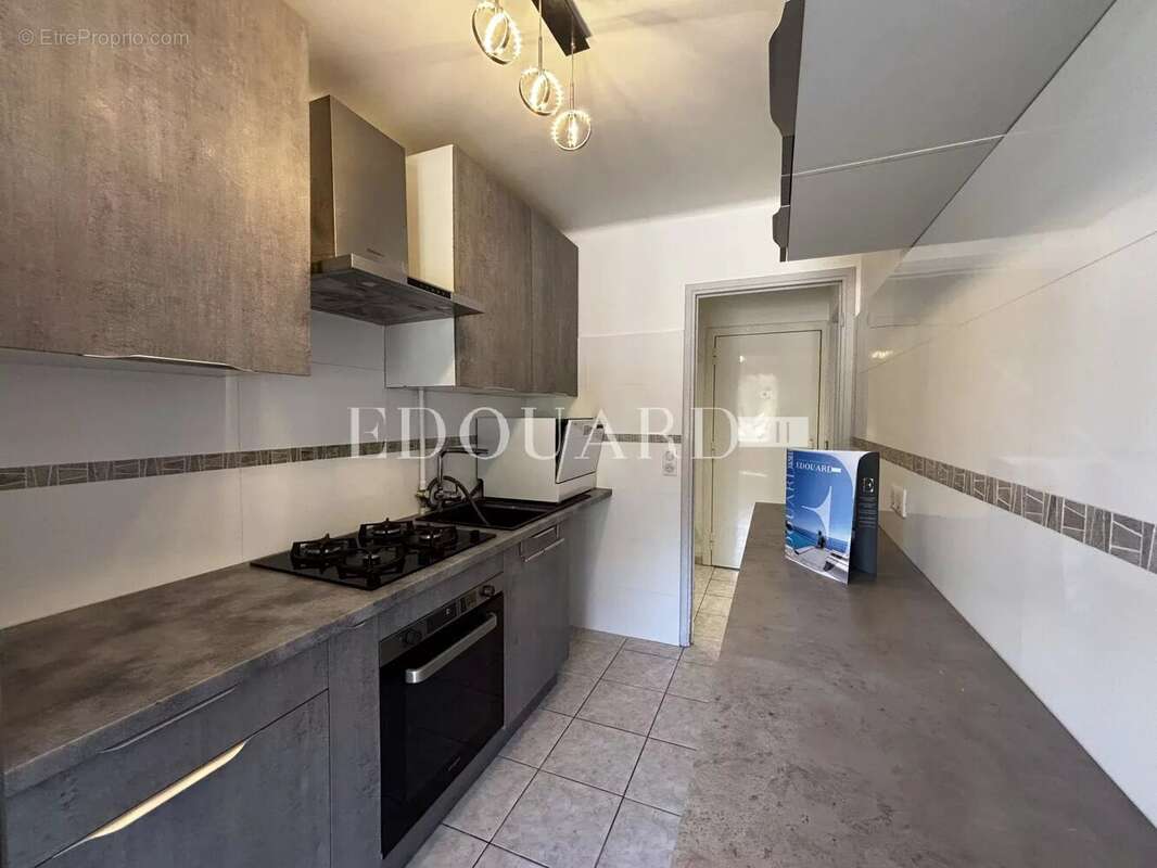 Sur la commune de Menton, en exclusivité deux pièces en bon état avec terrasse et vue dégagée - photo 11