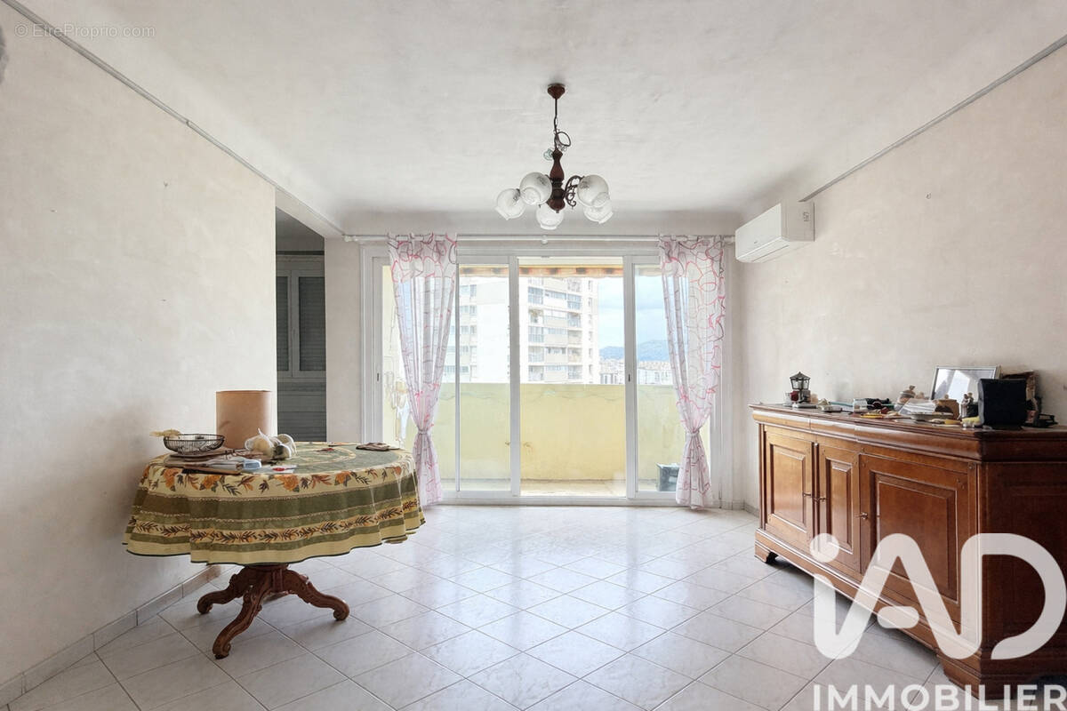 Photo 1 - Appartement à MARSEILLE-11E