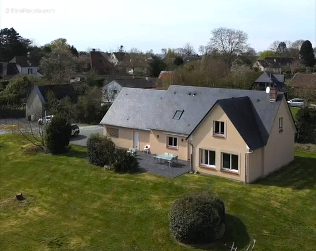Maison à EQUEMAUVILLE