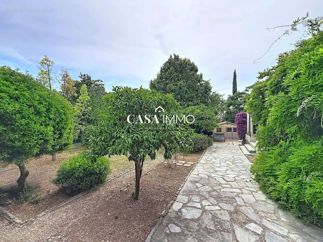 Maison à CARQUEIRANNE
