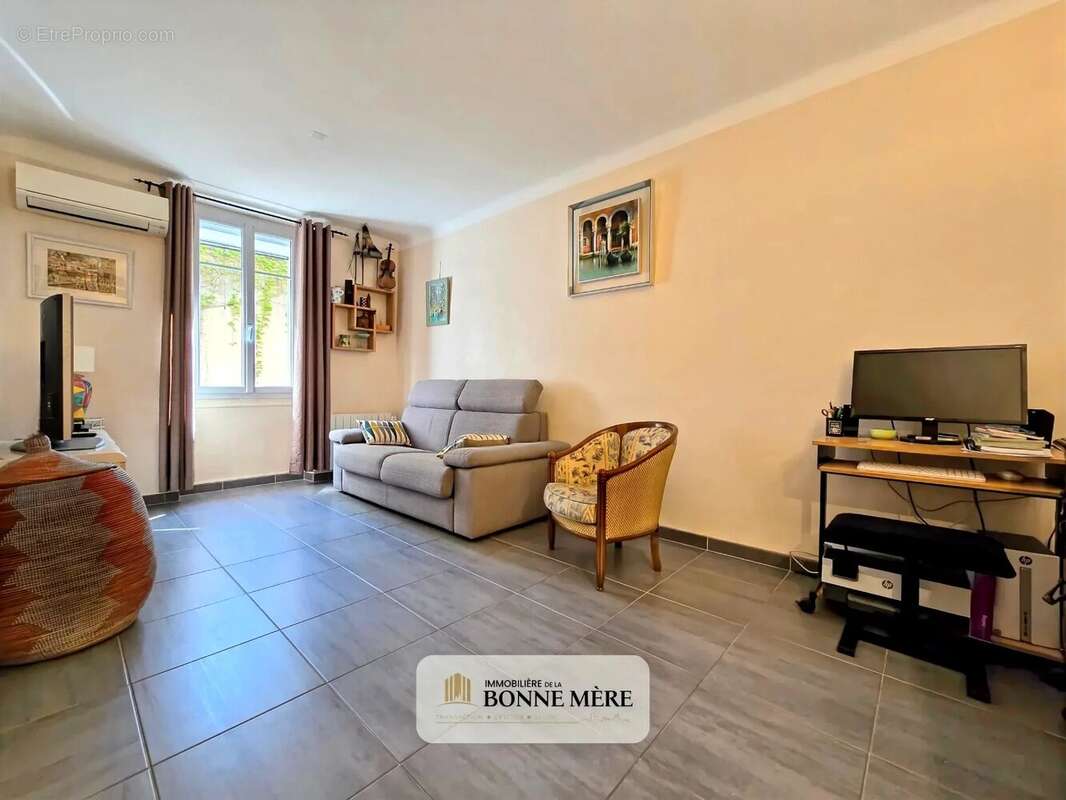 Appartement à MARSEILLE-6E