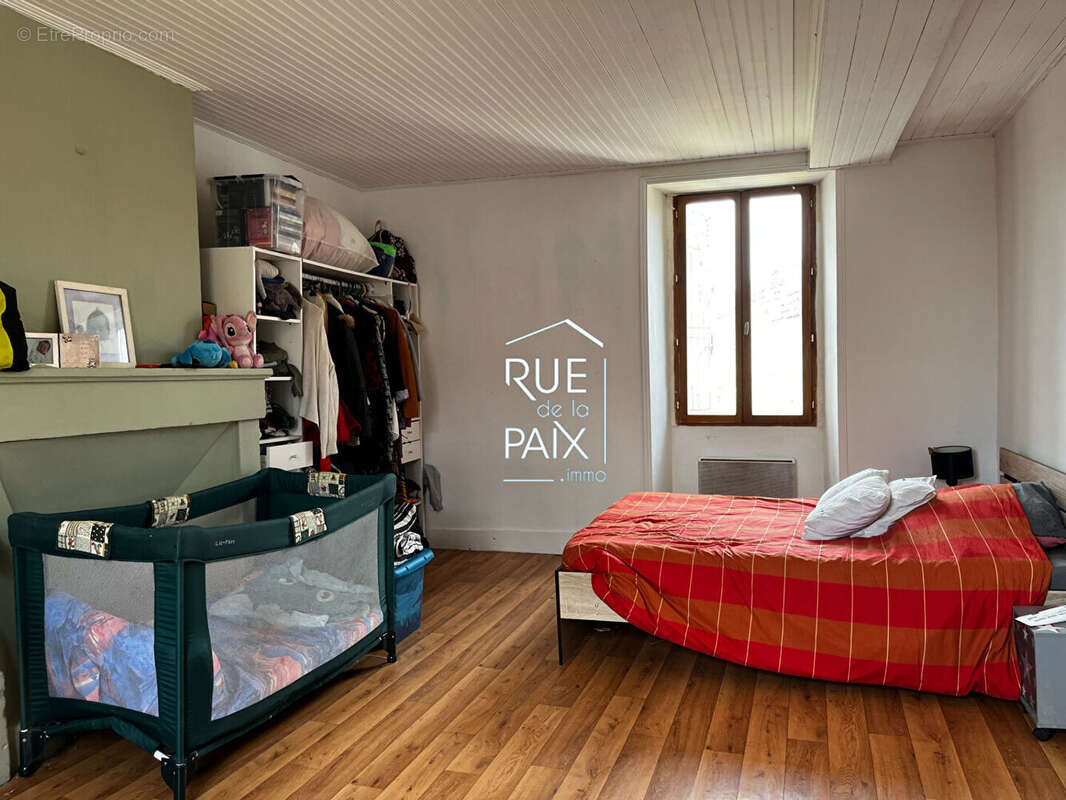 Maison à MONTS-SUR-GUESNES