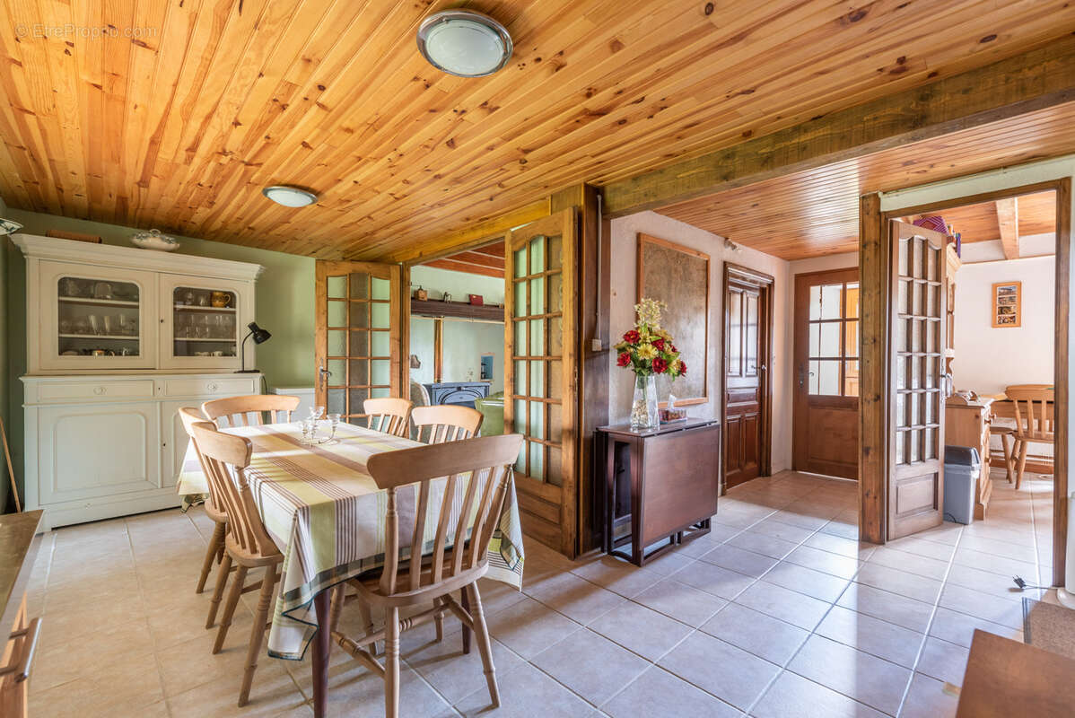 Maison à CHAMBON-SUR-DOLORE