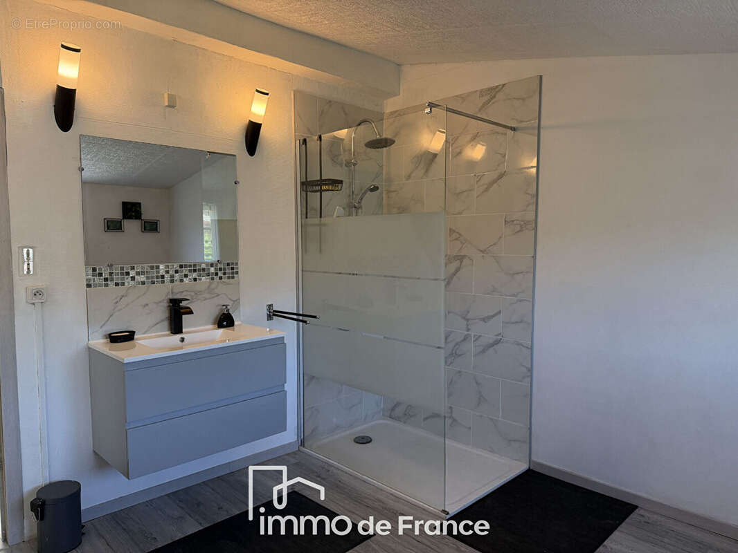 Maison à DECAZEVILLE