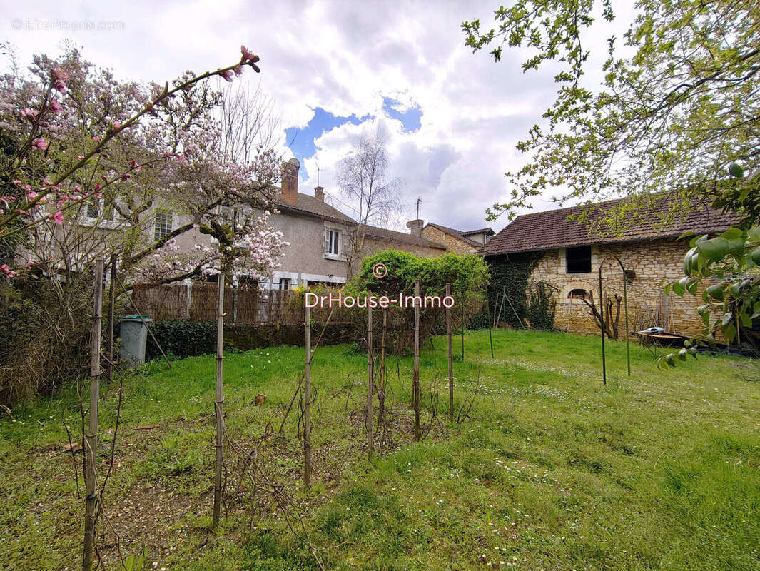 Maison 253 m² à Savignac-Les-Eglises  - photo 4
