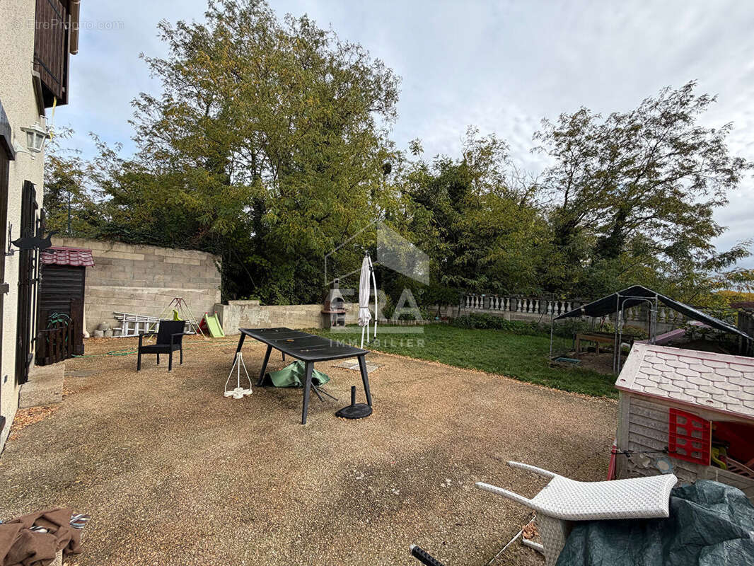 Maison à MONTEREAU-FAULT-YONNE