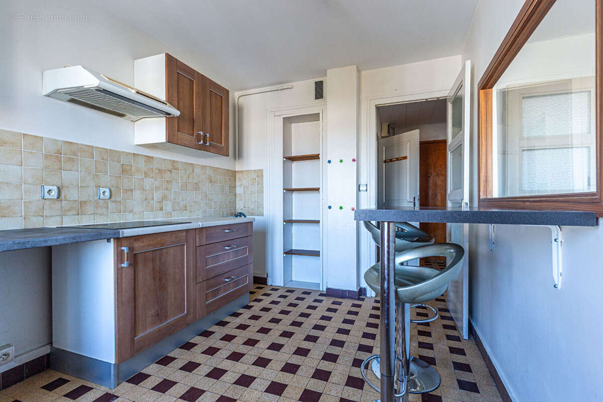 Agence immobiliere laforet - exclusivite - "duranta" - annecy - appartement t3 de 59.24 m² - cave - grenier - renovation energet - photo 6
