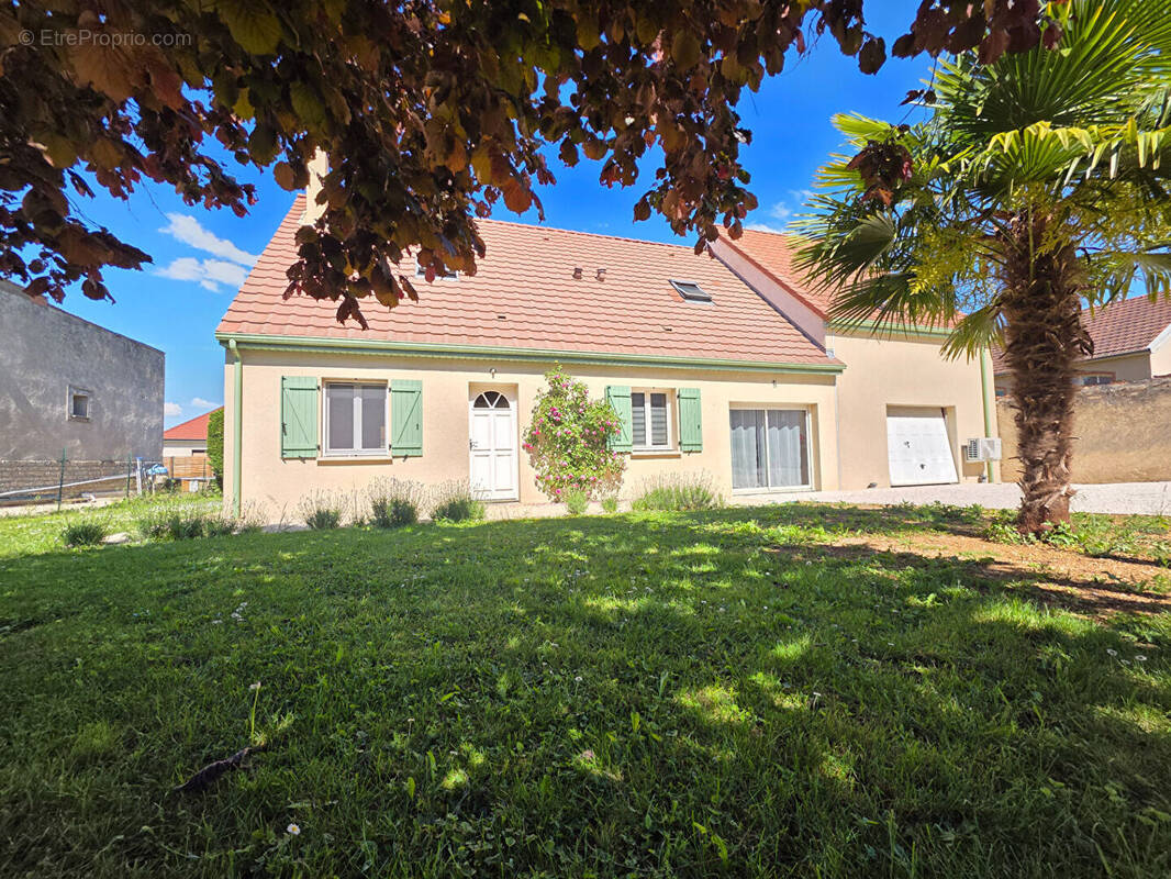 Maison à GENLIS