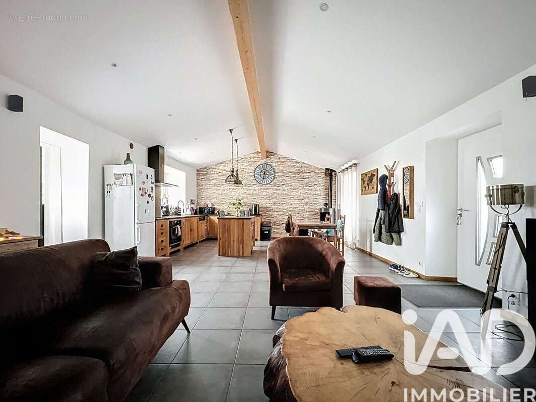 Photo 2 - Maison à CHARRON