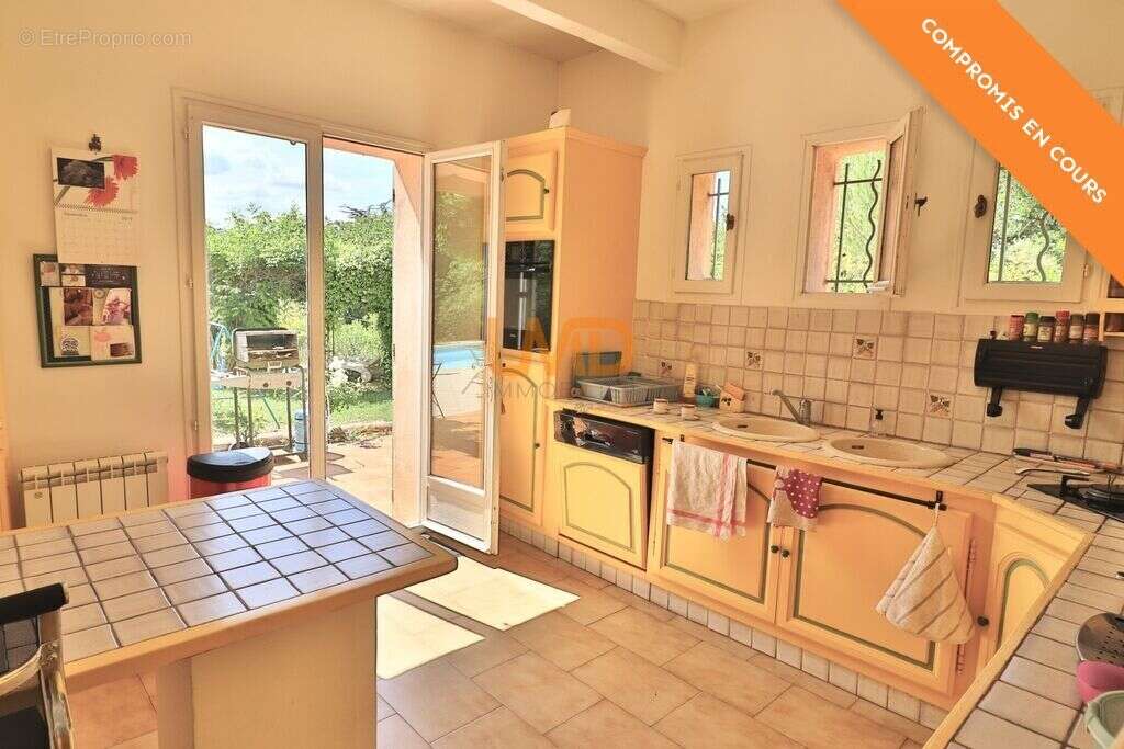 Saint Maximin la Sainte Baume: villa T7 de 155m2 sur terrain 290 - photo 11